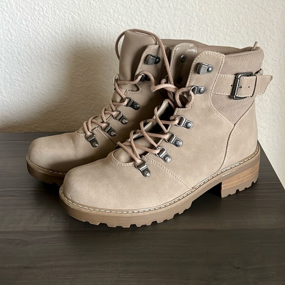 Tan lightly used Target combat boots